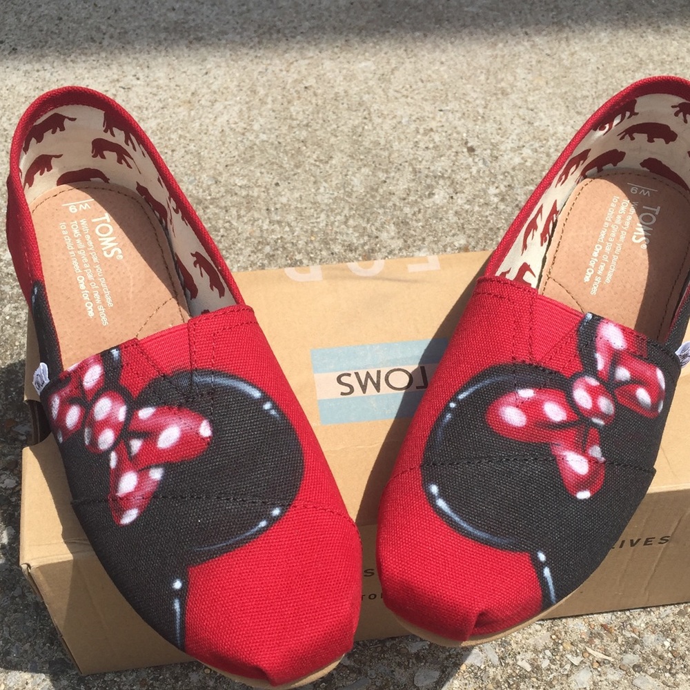 New Custom Airbrush Disney Minnie Mouse Toms - Picture 2 of 3